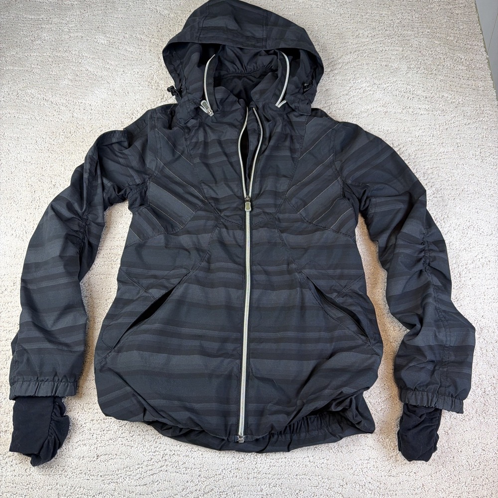 Women's Lululemon‎ Size 6 Run Hustle Jacket Hooded Ruched Windbreaker
